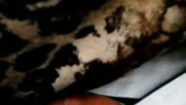 MẸ thờ với phim sex gây hàn quốc chân trên chiếc ghế