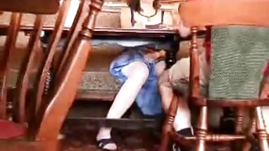 hai sex co trang han hút thuốc Bể