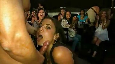 Da ngăm đen dễ thương trong một hot sex han quoc chiếc xe
